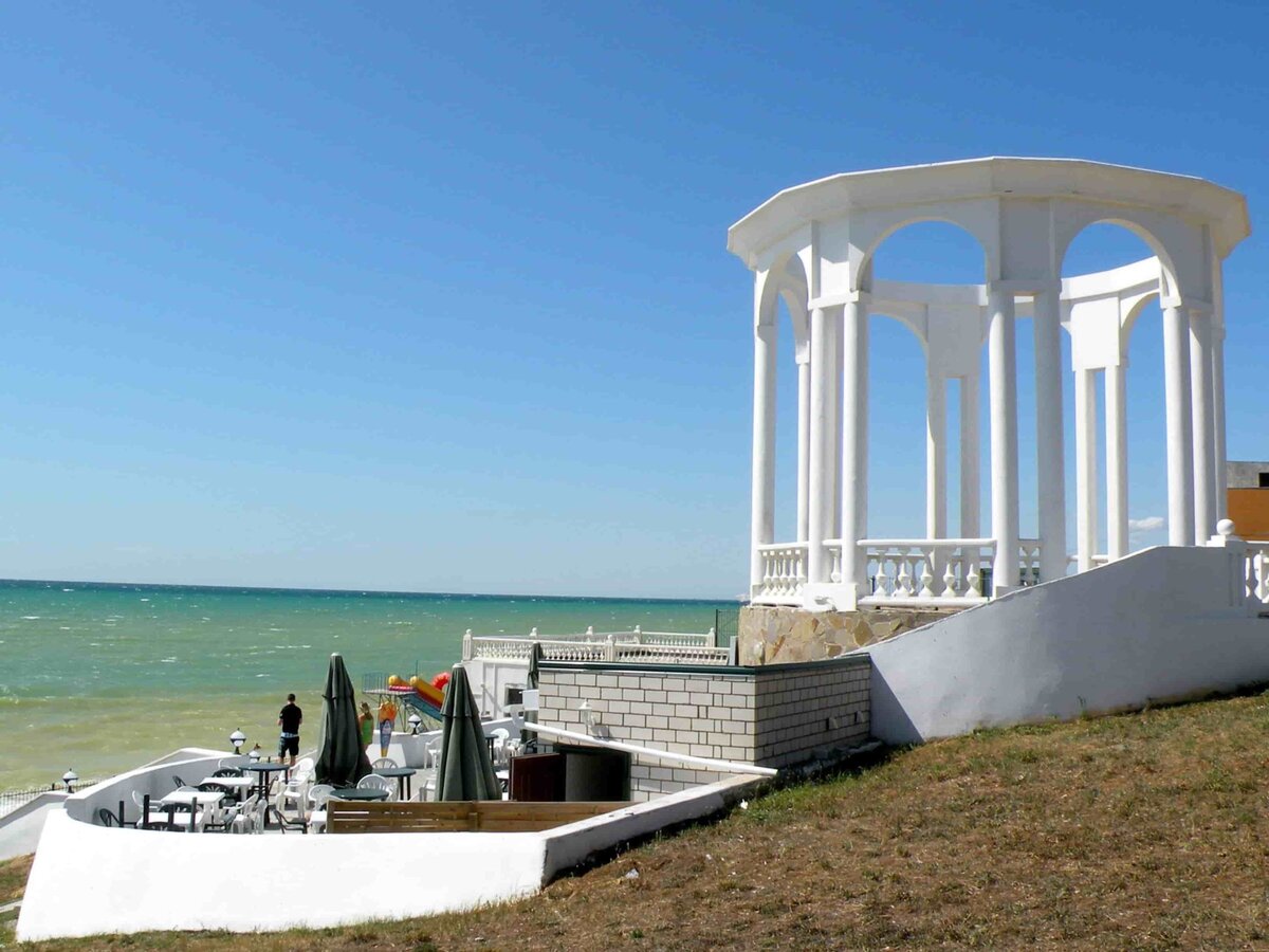 Пляжный отдых в Крыму в 2023 году летом в Николаевке - фотографии и описание